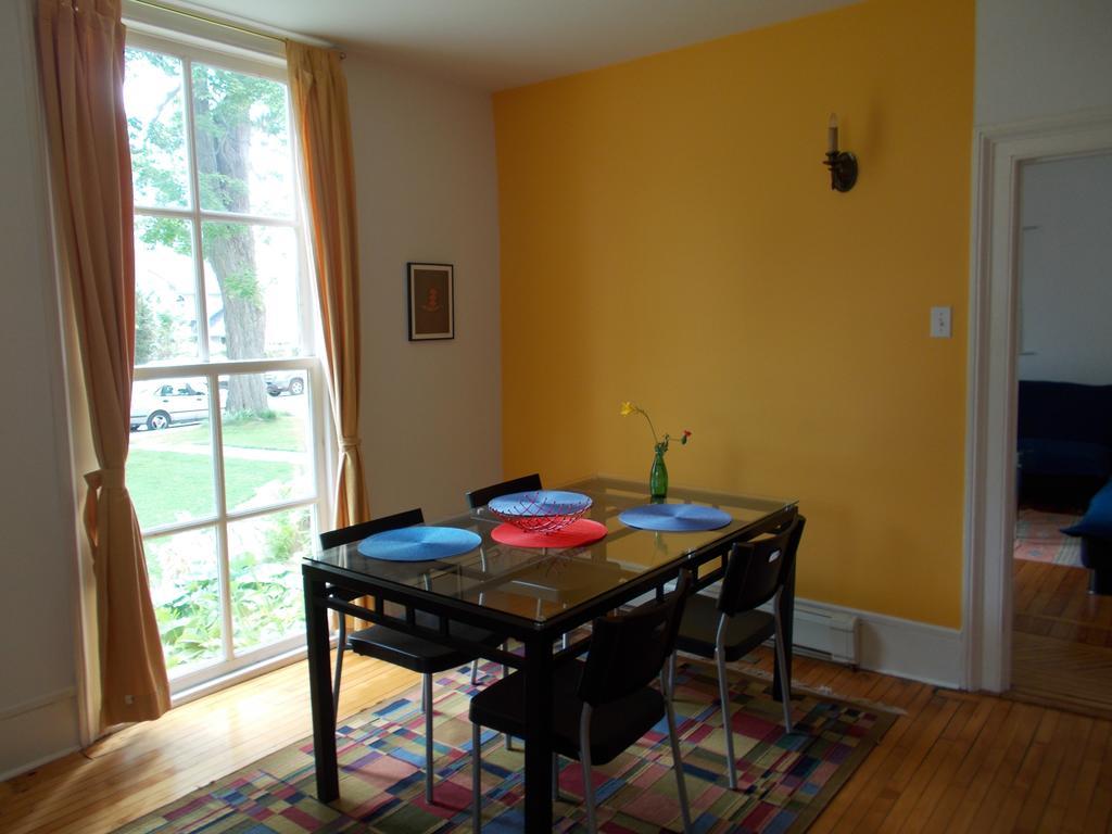 Absolute 1000 Islands Monthly Suites Gananoque Quarto foto